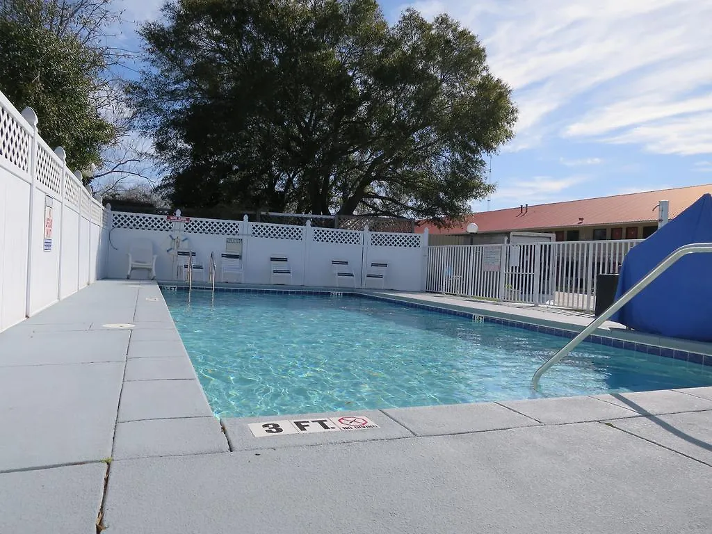 Executive Inn - Panama City Beach Upper Grand Lagoon 2*,  United States