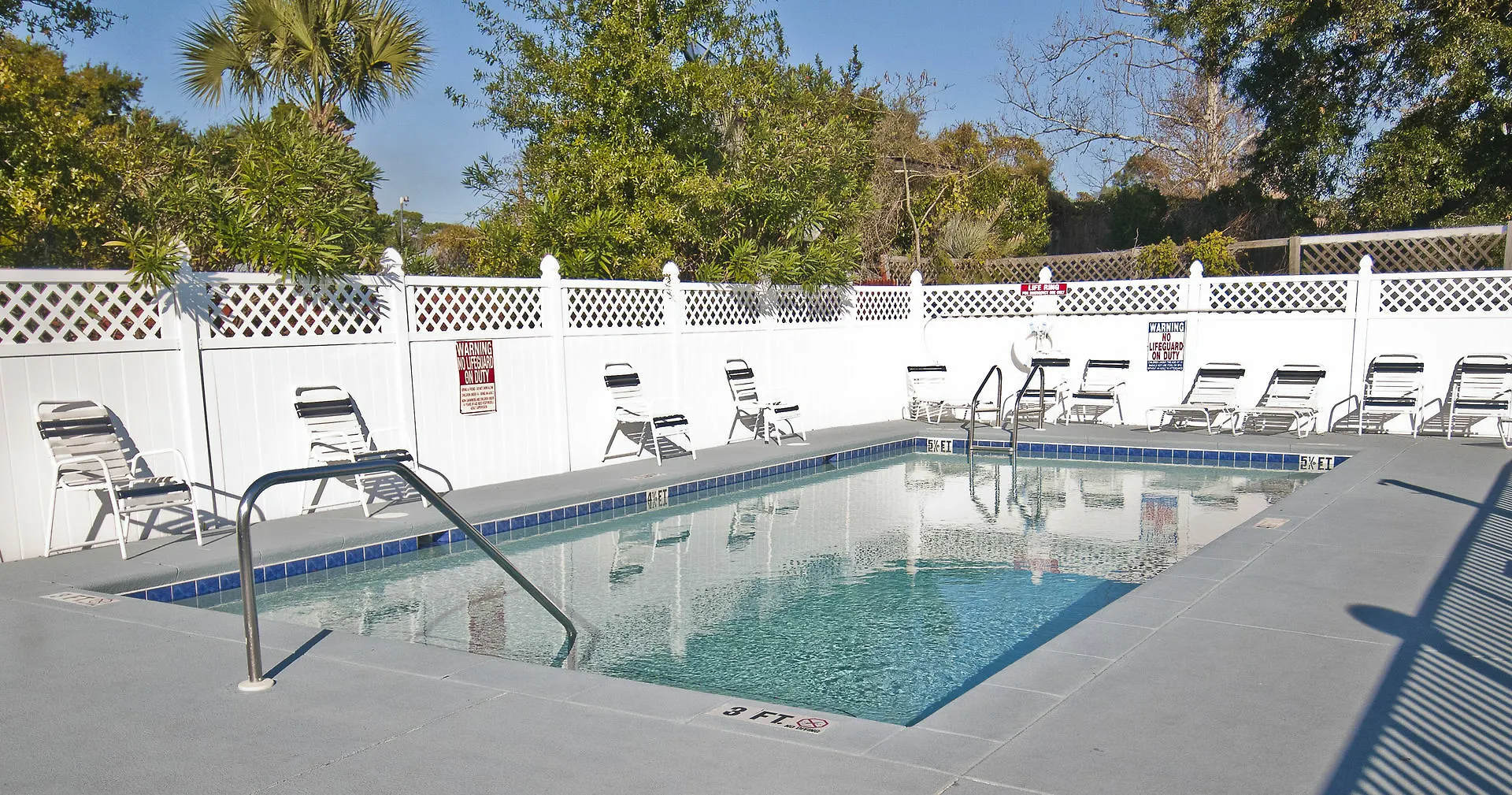 Executive Inn - Panama City Beach Upper Grand Lagoon Motel