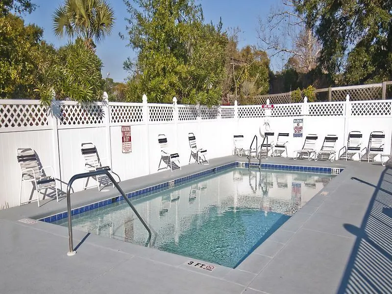 Executive Inn - Panama City Beach Upper Grand Lagoon Motel